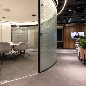 Project: CBRE | Curved Optima 117 Plus & SG Edge Symmetry Doors